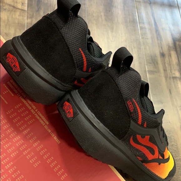 • VANS ULTRARANGE RAPIDW FLAMES Black WMNS - Picture 10 of 16